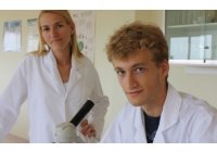 Un adolescente descubre que el calor hace crecer el n�mero de bacterias en el mar